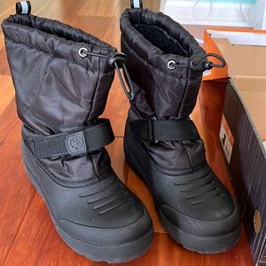 Snow boots